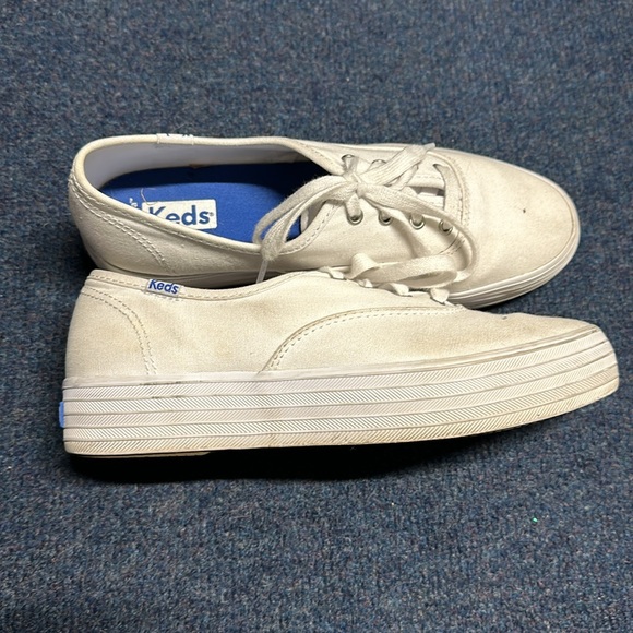 Keds 1” platform tennis sneakers. - Picture 2 of 4